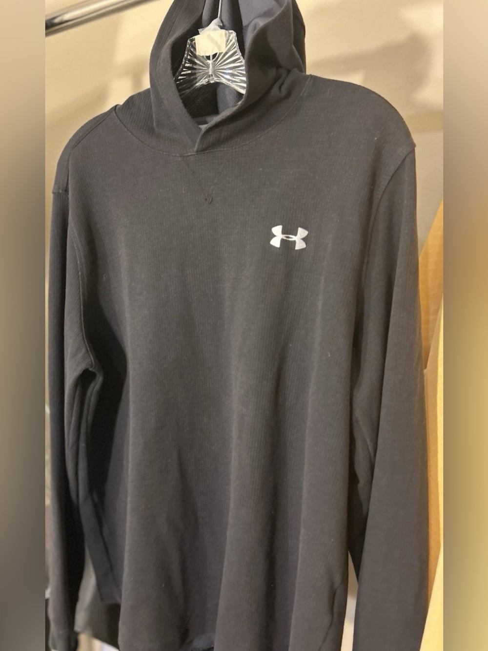 Men’s Large Under Armor Lightweight Blk Pullover Hoodie
